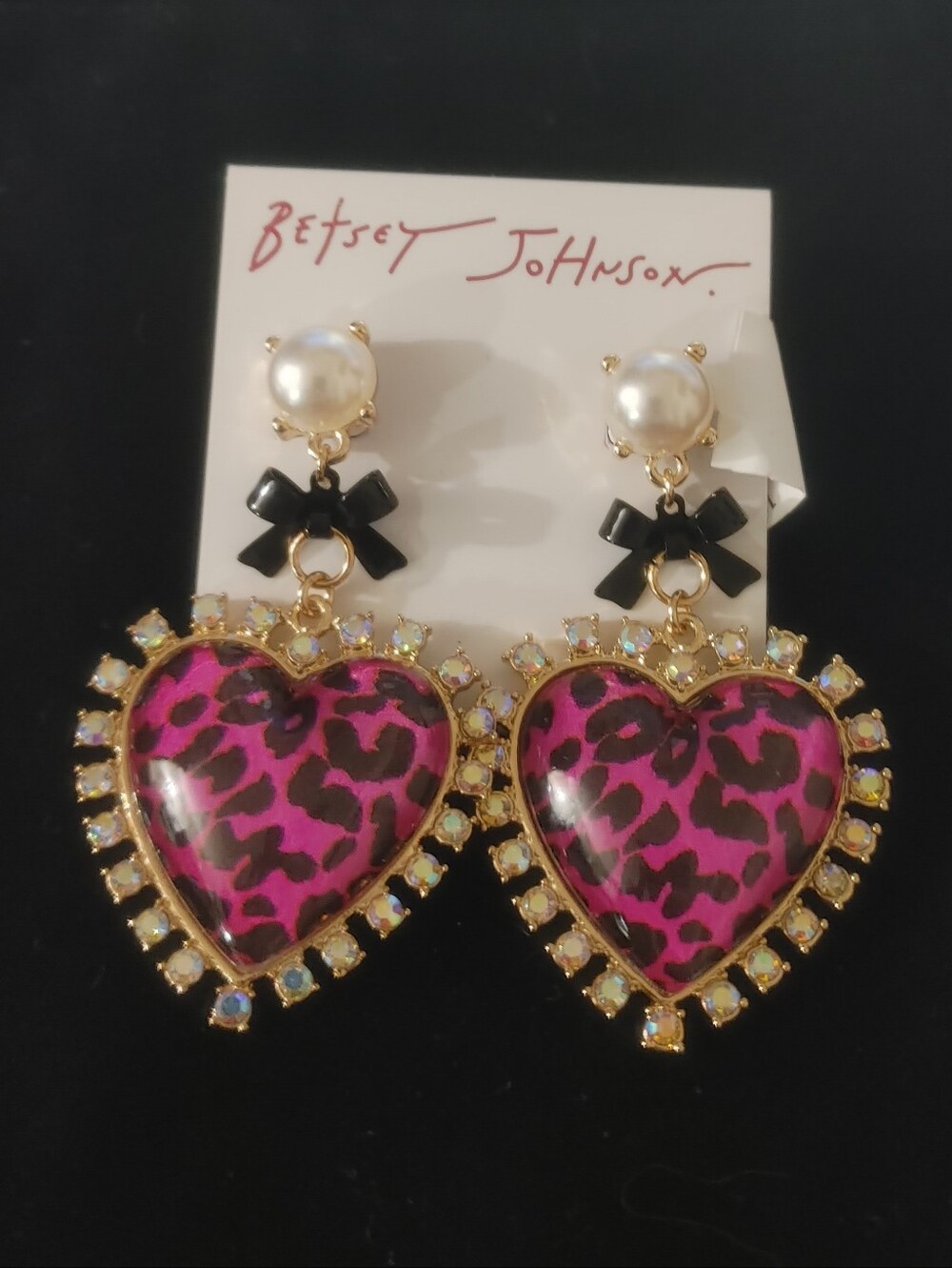 BNWT Betsey Johnson Pink Leopard Heart Dangle Earrings